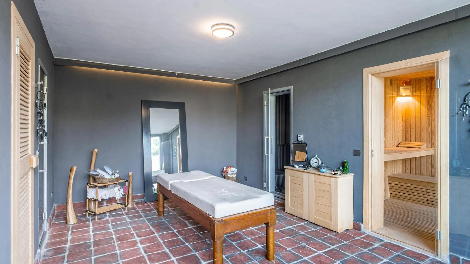 Bodroombnb Fully Private Villa In Yalikavak For 20 Guests ,2 Pools & Botanical Garden Ideal For Events, Families & Friends Gokcebel