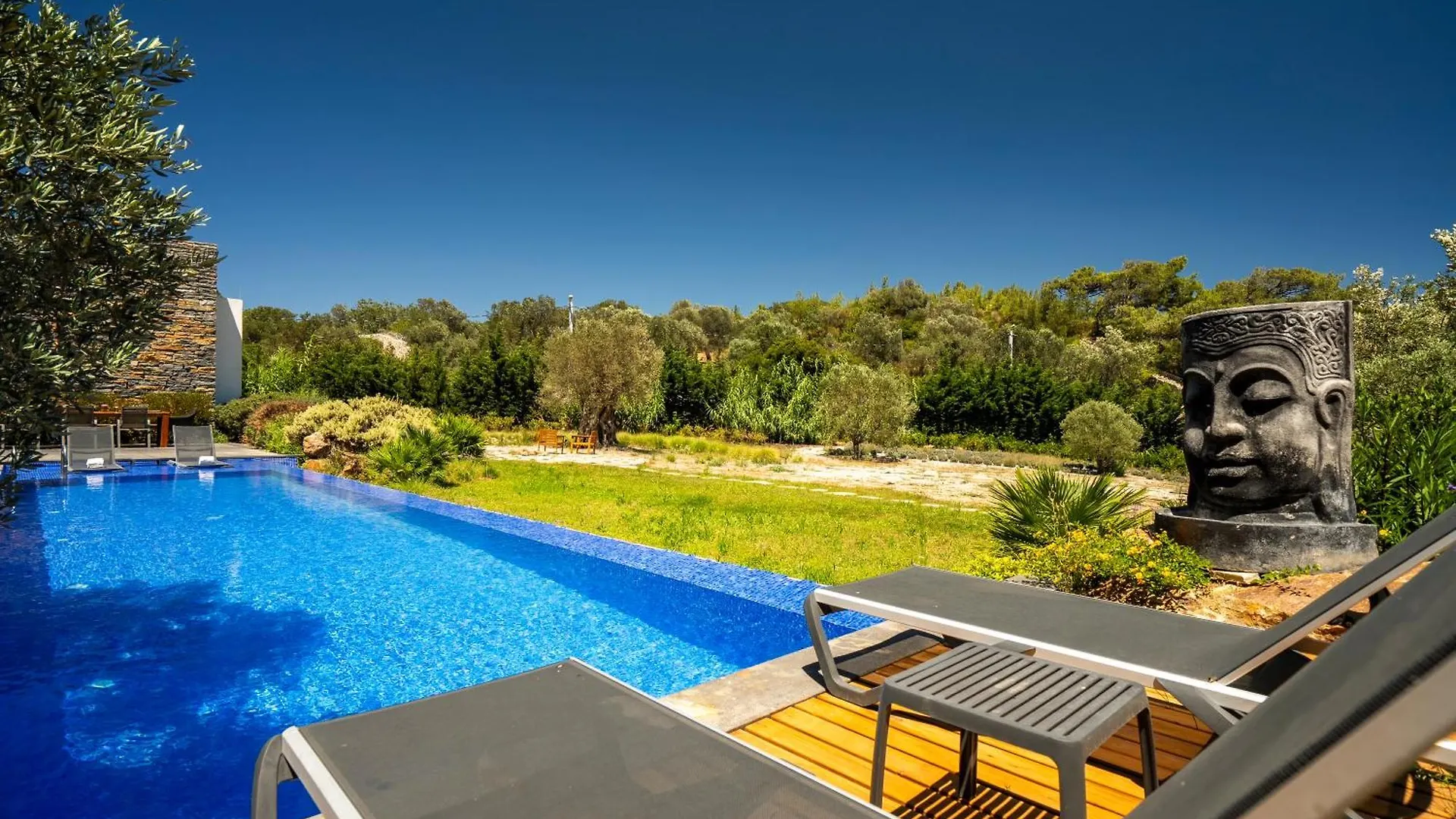 Bodroombnb Fully Private Villa In Yalikavak For 20 Guests ,2 Pools & Botanical Garden Ideal For Events, Families & Friends Gokcebel