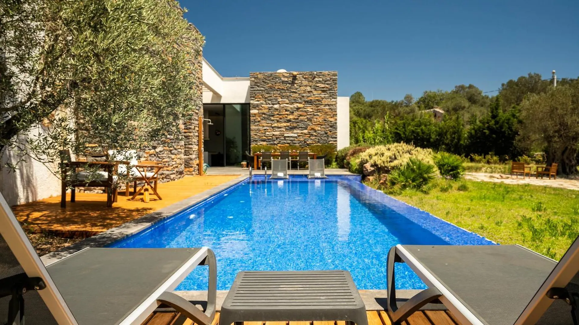 Bodroombnb Fully Private Villa In Yalikavak For 20 Guests ,2 Pools & Botanical Garden Ideal For Events, Families & Friends Gokcebel